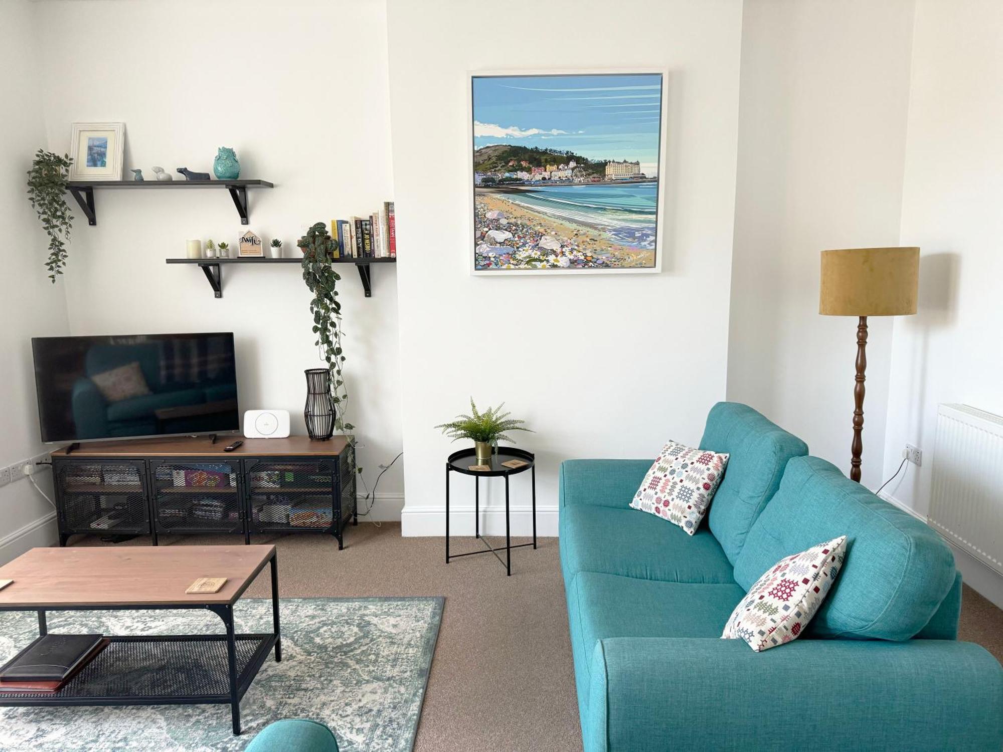 Private Parking, Central Llandudno, King Bed With Ensuite At Clement Lodge Exterior photo