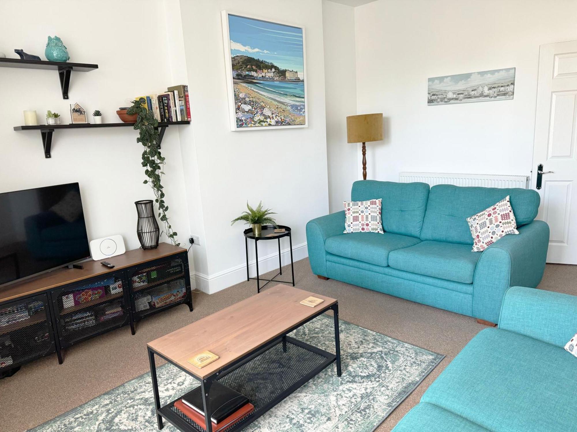 Private Parking, Central Llandudno, King Bed With Ensuite At Clement Lodge Exterior photo