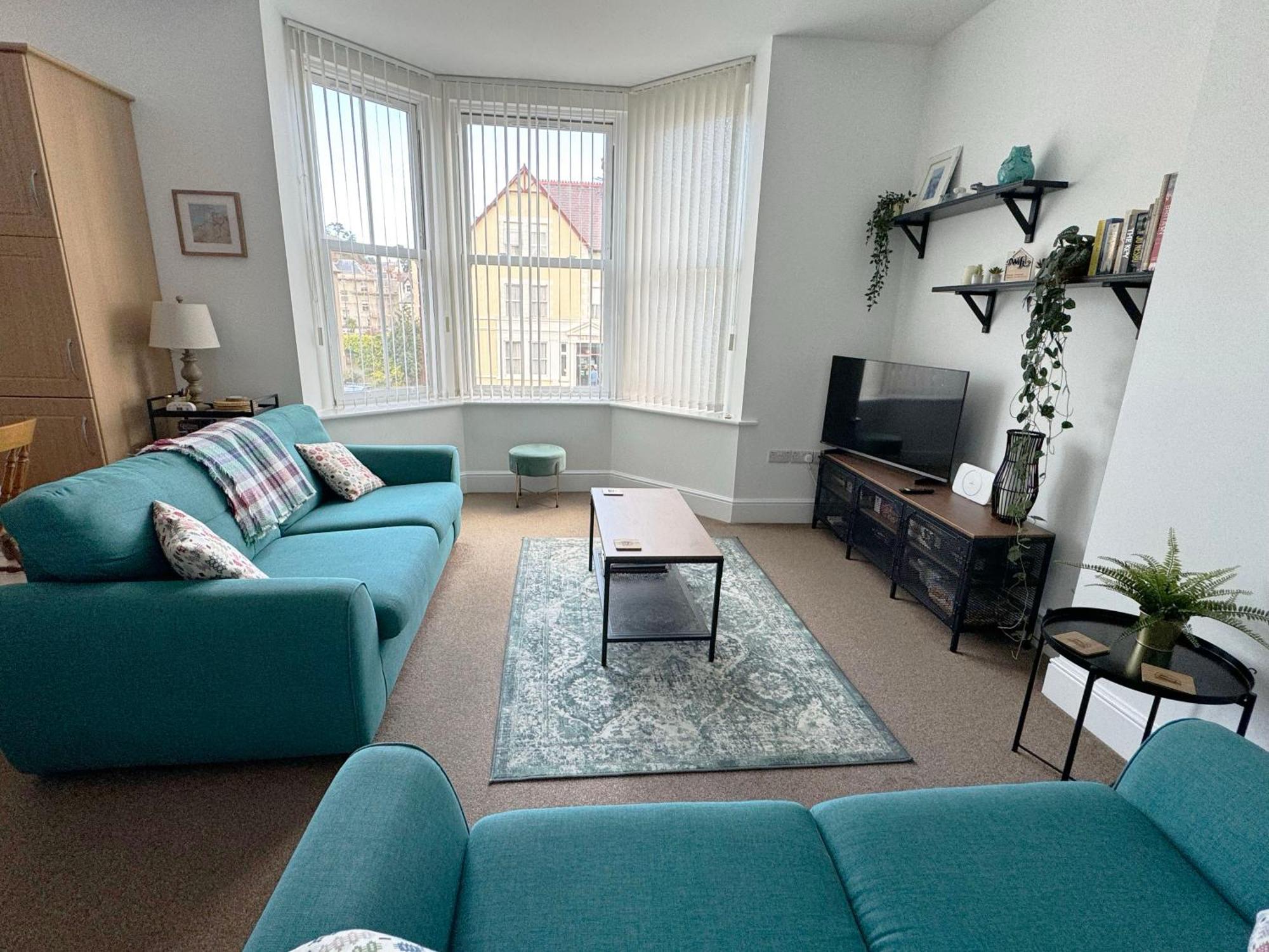 Private Parking, Central Llandudno, King Bed With Ensuite At Clement Lodge Exterior photo