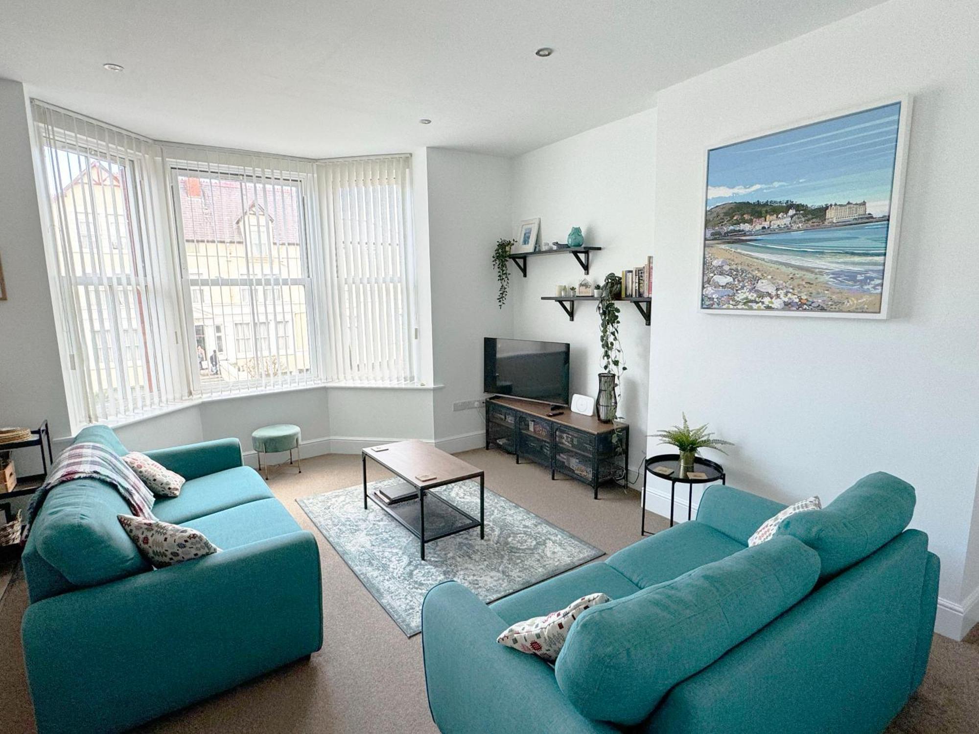 Private Parking, Central Llandudno, King Bed With Ensuite At Clement Lodge Exterior photo