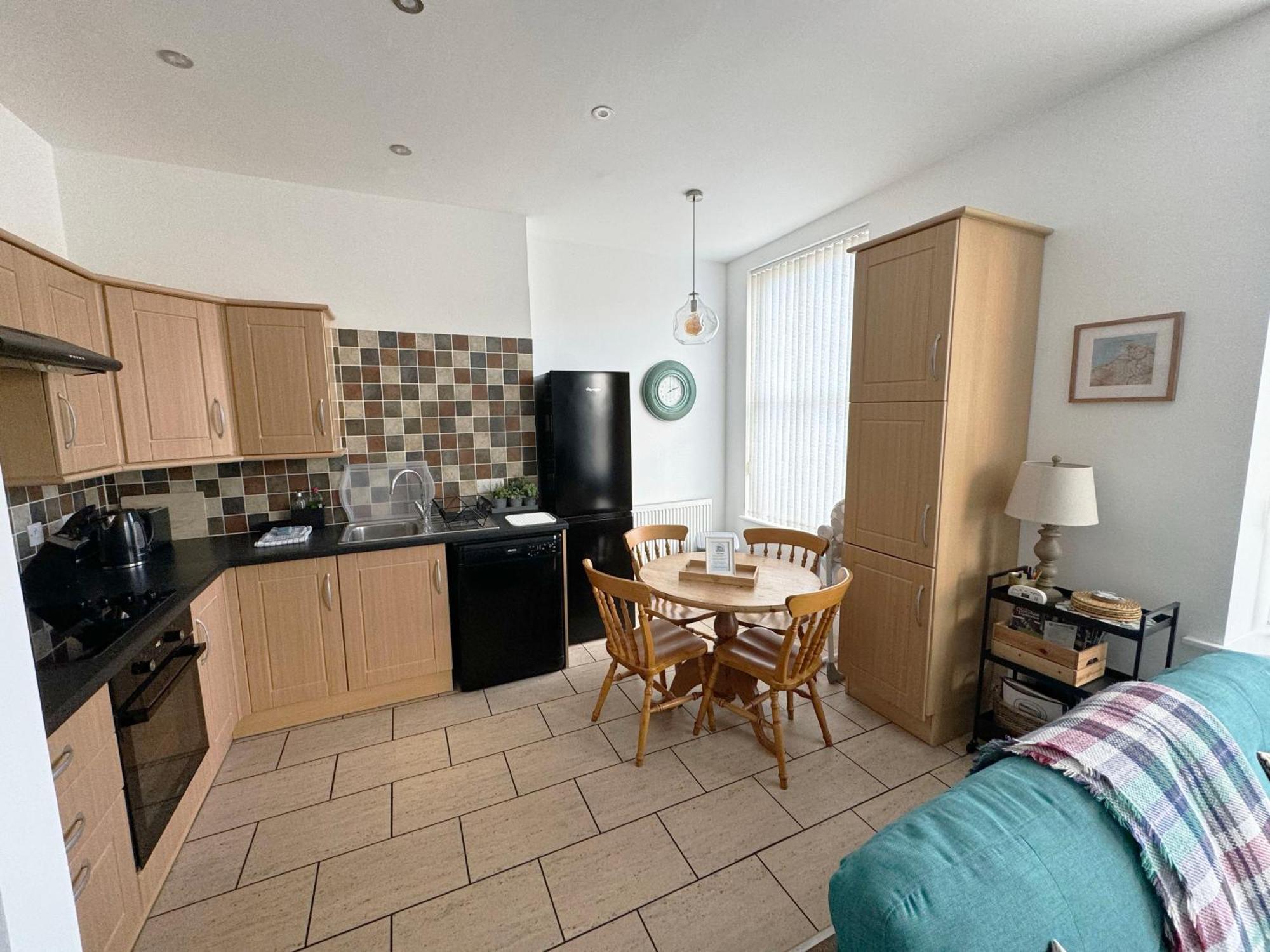 Private Parking, Central Llandudno, King Bed With Ensuite At Clement Lodge Exterior photo