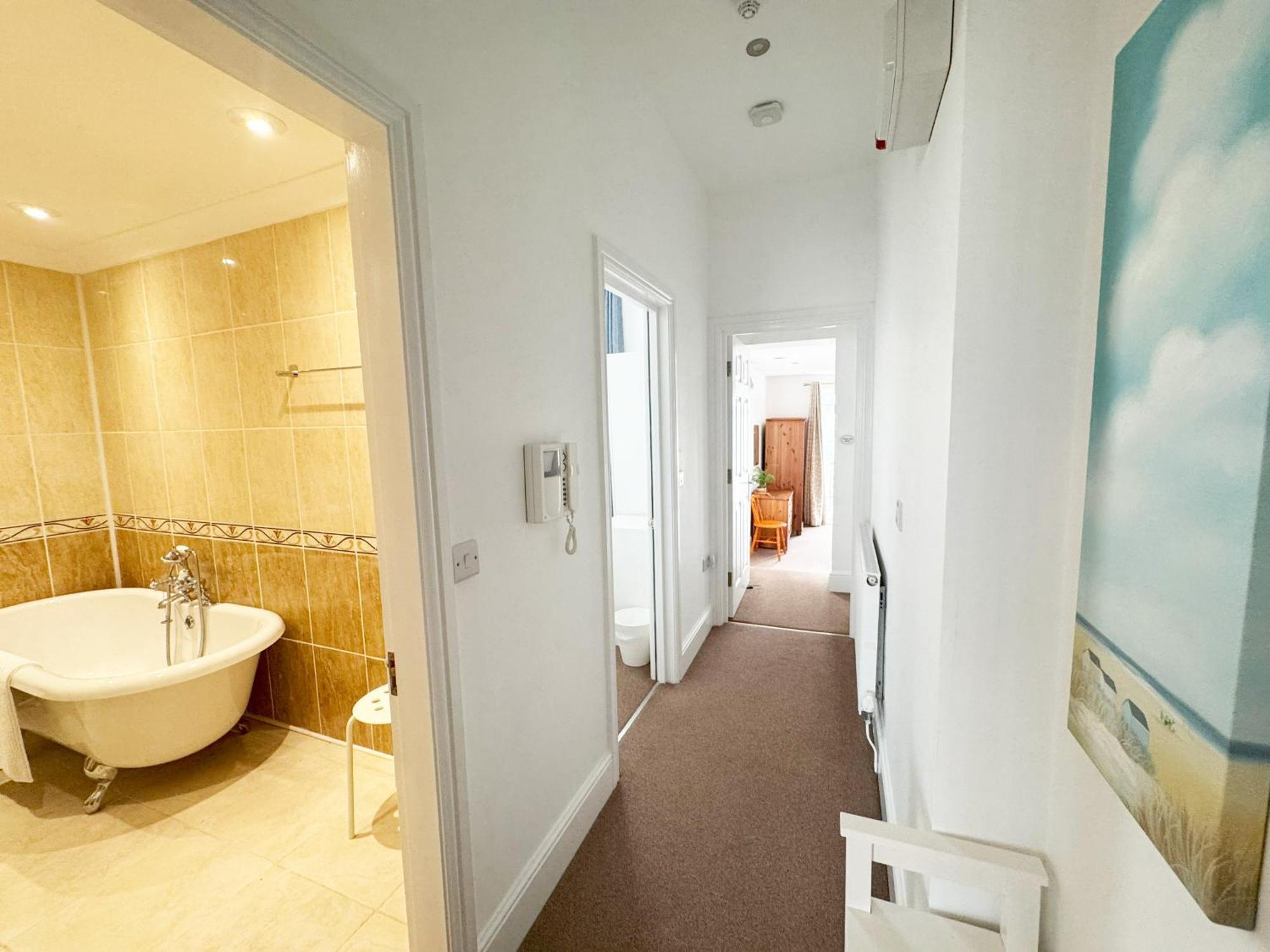 Private Parking, Central Llandudno, King Bed With Ensuite At Clement Lodge Exterior photo