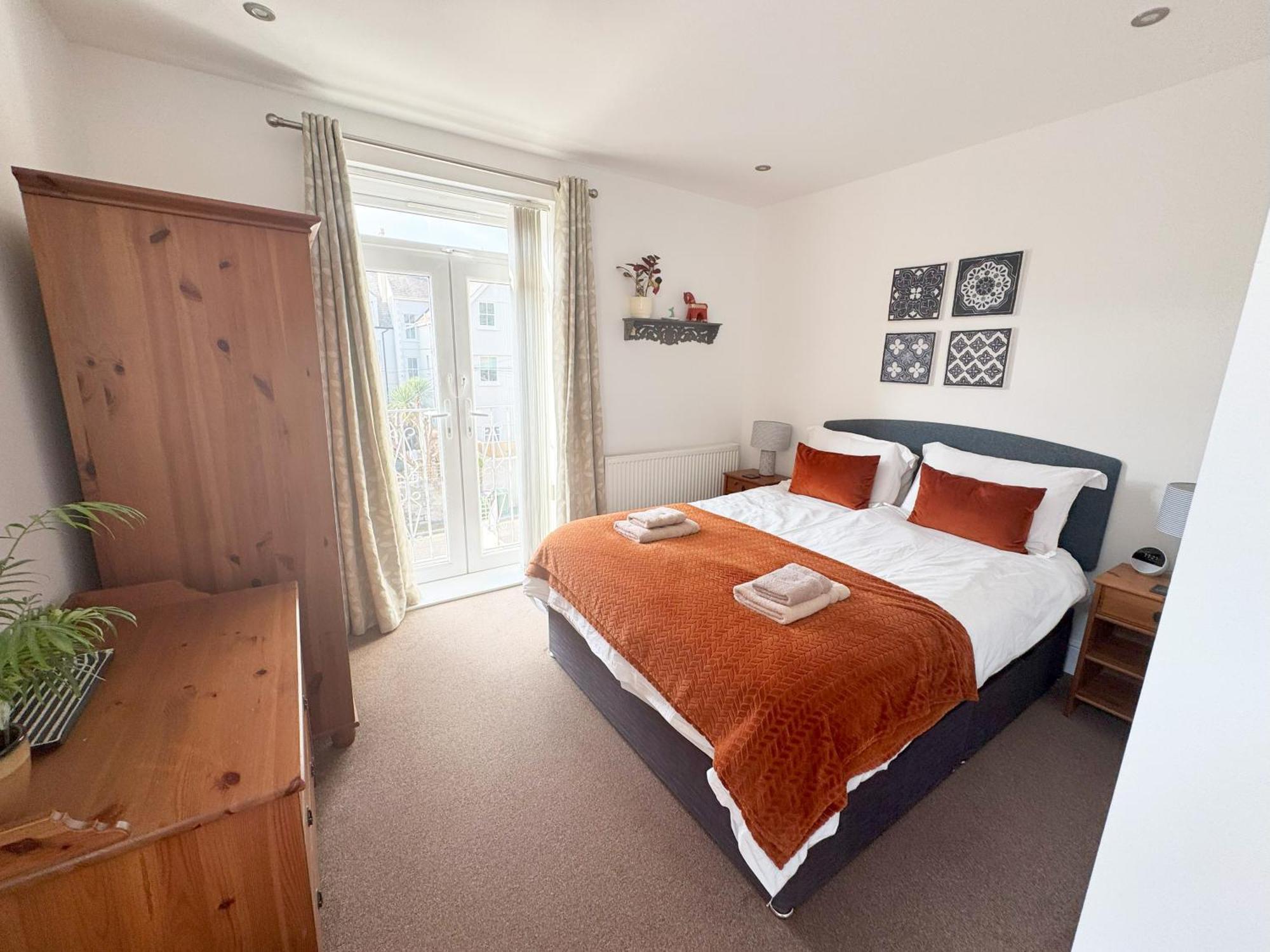 Private Parking, Central Llandudno, King Bed With Ensuite At Clement Lodge Exterior photo