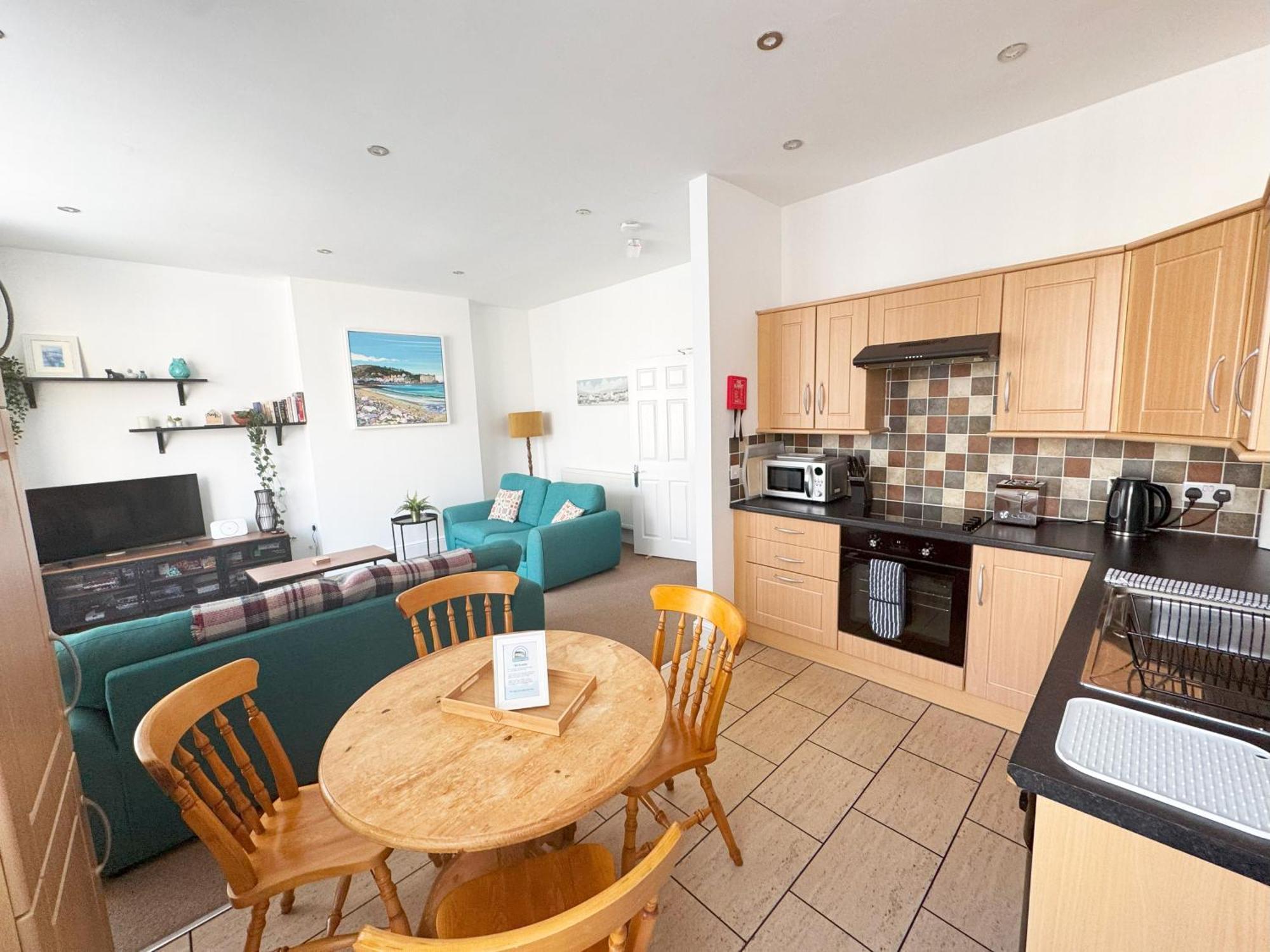 Private Parking, Central Llandudno, King Bed With Ensuite At Clement Lodge Exterior photo